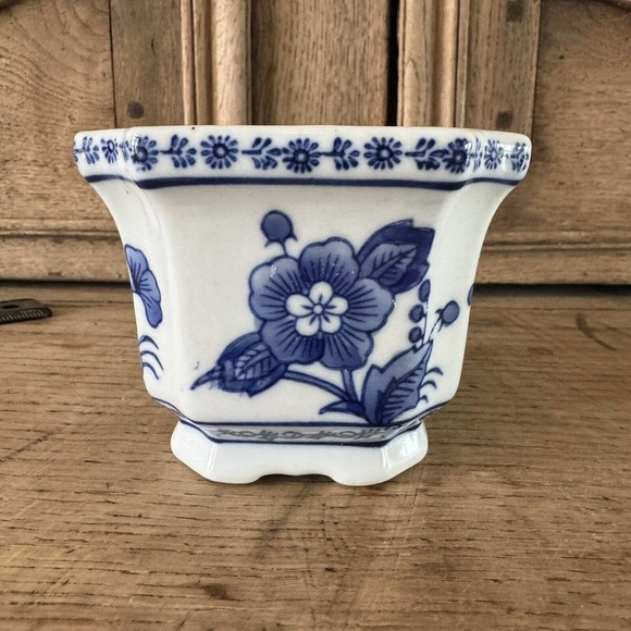 Bombay Company Candle White With Blue Flowers Bocal Carre Unburned Unscented - Picture 5 of 10